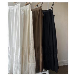 Abito sottoveste a balze con occhielli in 100% cotone NERO - Spalline regolabili, abito estivo a strati di ispirazione vintage