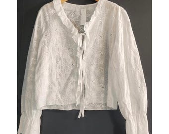 Blusa vintage de encaje 100 % algodón con lazo romántico y bordado en la parte delantera, ligera, de manga larga, estilo bohemio, para primavera, verano y uso diario.