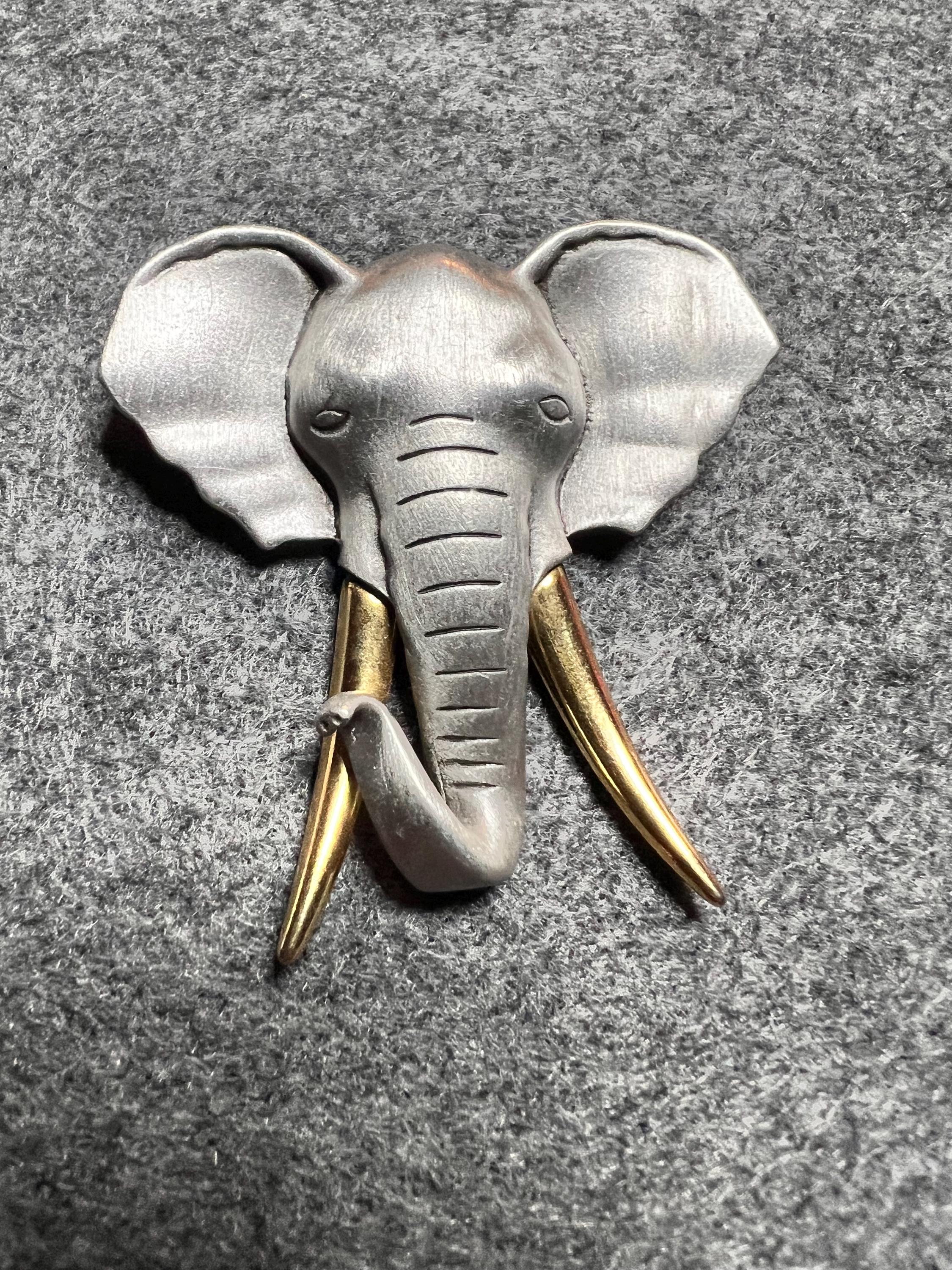 Broche Éléphant En Métal Doré - Modèle J51 - Occasion En Bon État D'Usage