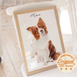 Puede incluir: Retrato en acuarela enmarcado de un perro, principalmente blanco con marcas marrones, con el nombre "Max" en escritura. La obra de arte est&aacute; en un marco de madera clara, con una pegatina "Hand Painted Original Art Work".