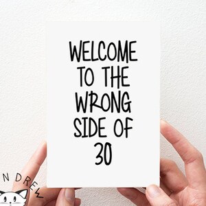 Welcome To The Wrong Side of 30 Karte. Geburtstagskarte für Ihn. Geburtstagskarte für Sie.  Lustige 30. Karte. PGC028