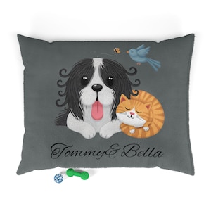Bed met aangepaste naam voor kat en hond, donkergrijs bed met cartoonhuisdieren en illustratie van een kleine vogel, voor de kat en hond die het huis regeren