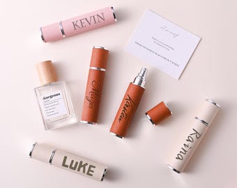 Personalisierte, anpassbare gravierte Leder Reise Parfüm Flasche, Mini Sprayer, Brautjungfer Geschenk.