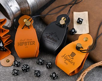 Personalized leather-engraved dice bag. Suitable as a gift for tabletop and board games.