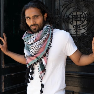 Palestinian Keffiyeh Scarf: Human Rights Motif with Tassels