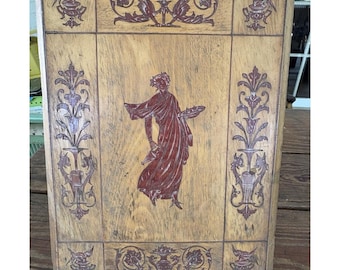 Antik italiensk intarsia med inläggningar av träpanel, klassisk kvinna, ca 1880, 25 x 18 cm