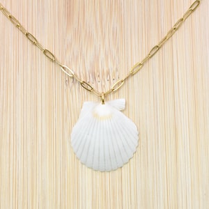 Scallop Shell Necklace, Handmade Seashell Necklace, Boho Beach Jewelry, Ocean-Inspired Gift, Coastal Style, Shell Jewelry, 30A Souvenir