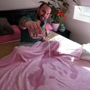 Split Peach ™ Wasserdichte Decke-ROSA. Eine wasserdichte Bambusdecke für Intimität, aber auch für den monatlichen Zyklus, Babys und Haustiere geeignet.