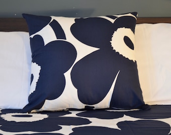 Marimekko Pattern | Navy Blue Unikko | Finish Design | Poppy pillow | Floral Pillow | Handmade Pillow | 20"x20" (50x50cm)