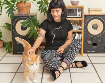 Minimalist Cat Profile T-Shirt: Black Cat Lover Tee