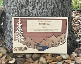 Arte de montaña Regalo personalizado Decoración de pared Letreros personalizados Placa de premio Scout Regalo de agradecimiento - Regalo familiar Decoración de cabaña Arte de pared de madera - Familia