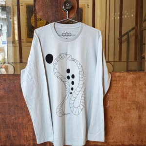 Moon Snakes - Black Ink Siebdruck auf Langarmshirt aus 100% Baumwolle