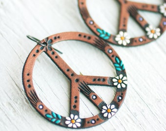 Daisy Peace Sign Leather Earrings - Hippie Flower Power dangles - Hippy colorful and handpainted - by Mesa Dreams