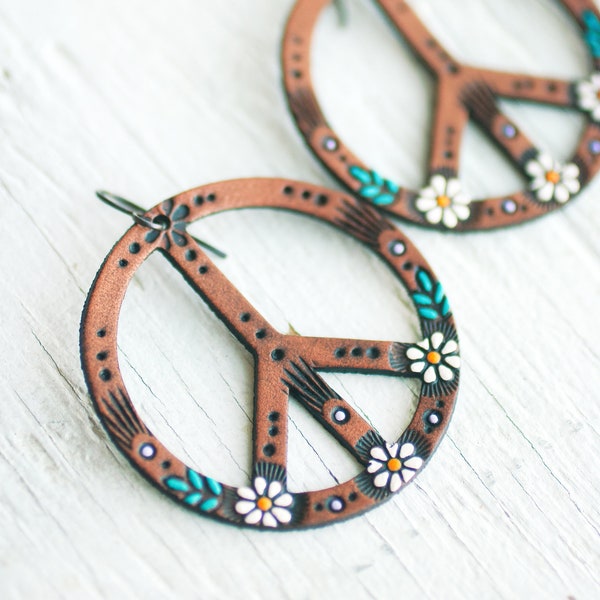 Daisy Peace Sign Leather Earrings - Hippie Flower Power dangles - Hippy colorful and handpainted - by Mesa Dreams