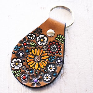 Handmade Leather Floral Keychain: Hand-Painted Sunflower Key Fob