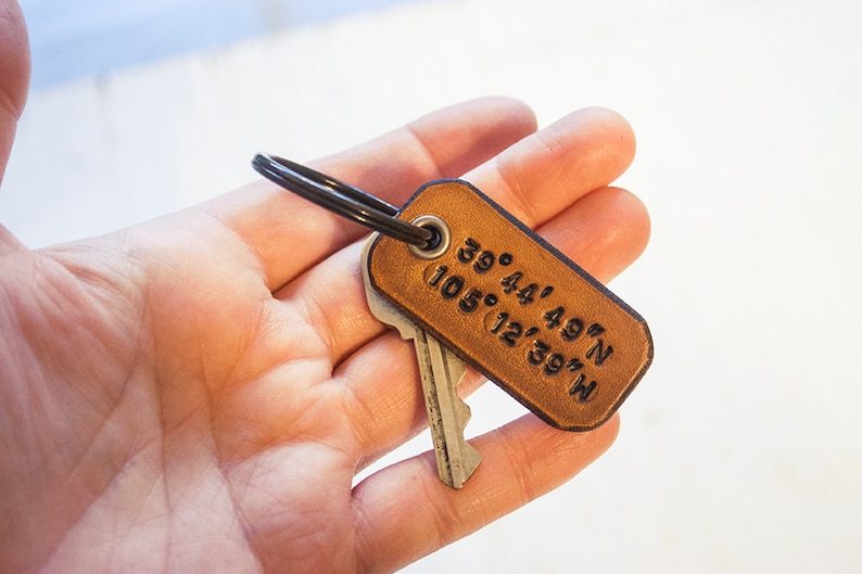 Llavero de cuero personalizado con coordenadas GPS, regalo de aniversario imagen 4