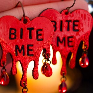 Vampire&#39;s Kiss Bleeding Red Heart -Bite Me - Earrings