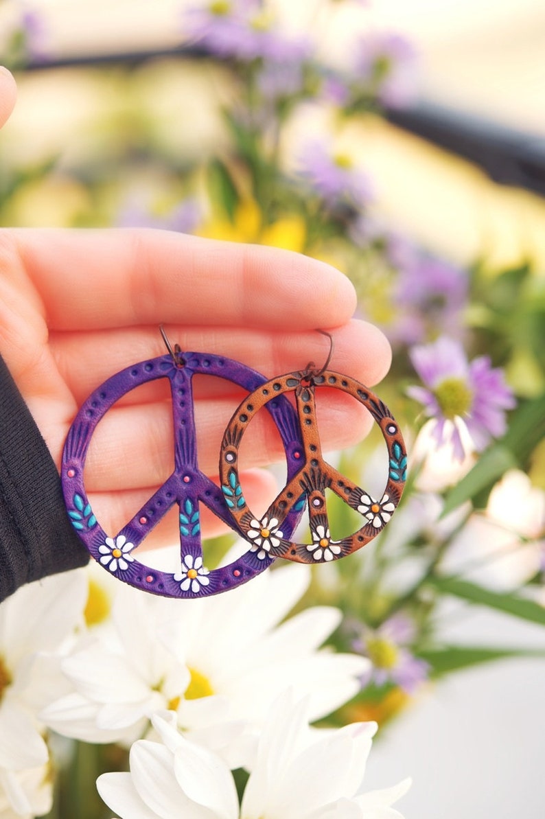 Daisy Peace Sign Leather Earrings Hippie Flower Power dangles Hippy colorful and handpainted by Mesa Dreams image 3