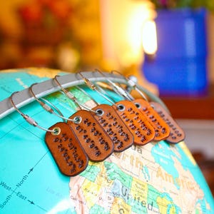 Llavero de cuero personalizado con coordenadas GPS, regalo de aniversario imagen 5