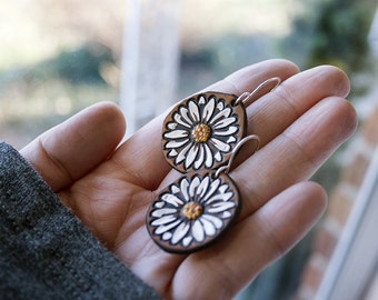 Daisy Leather Earrings - Handmade and Hand Painted - Mesa Dreams - Spring - White Yellow Orange - Daisies