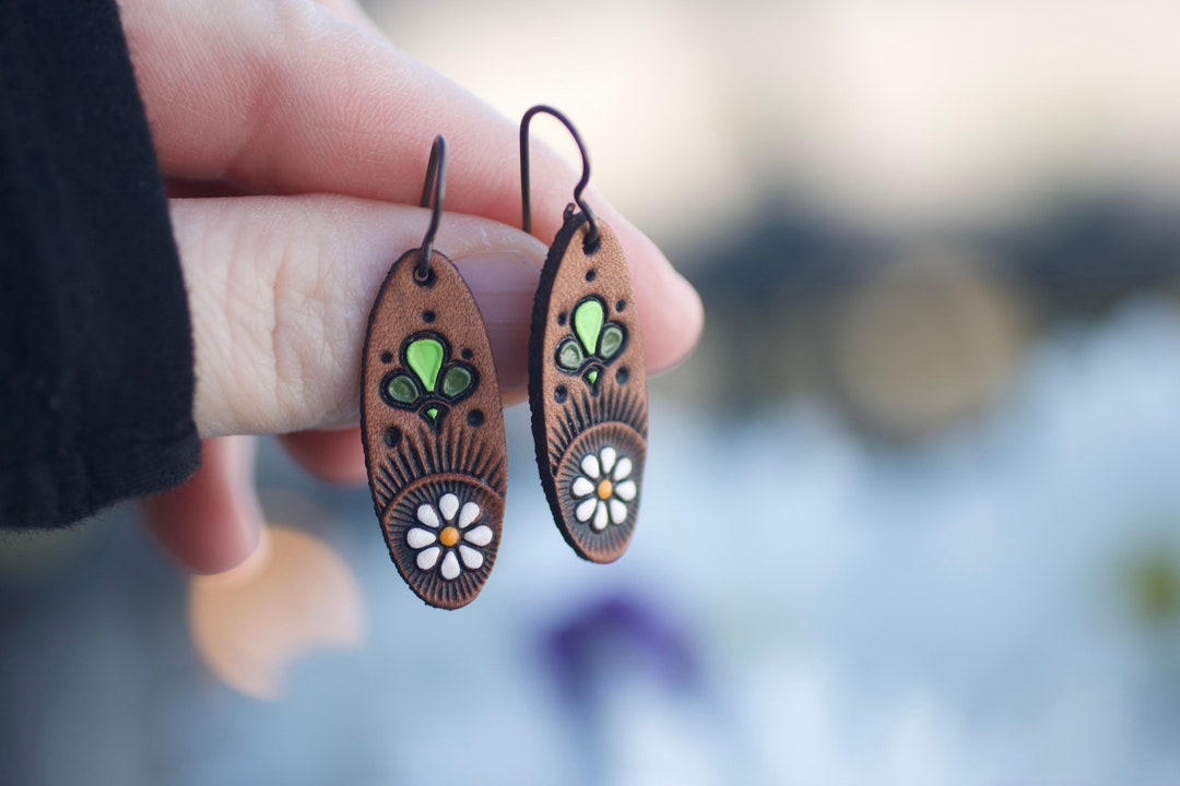 Petite Daisy Ovals Leather Earrings Leaves, Daisies and