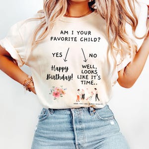 Je suis drôle, votre enfant préféré, carte d'anniversaire pour maman, humour dans une maison de retraite, carte rivalité entre frères et sœurs pour maman, t-shirt d'anniversaire fait main