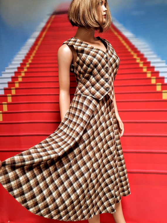 1970s vintage wool plaid circle skirt with pockets