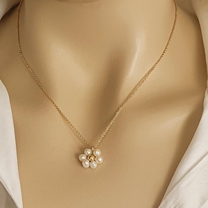 Pearl Daisy Flower and Gold Daisy Necklace - Elegant Floral Jewelry for Women, Handmade Gift, Boho Chic Accessories