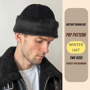Puede incluir: Un gorro de invierno negro con una corona de pana y un borde de piel sintética. El sombrero se muestra en una persona que lleva una chaqueta de cuero negra. La imagen también incluye el texto "Descarga instantánea", "Patrón PDF", "Gorro de invierno" y "Dos tallas".
