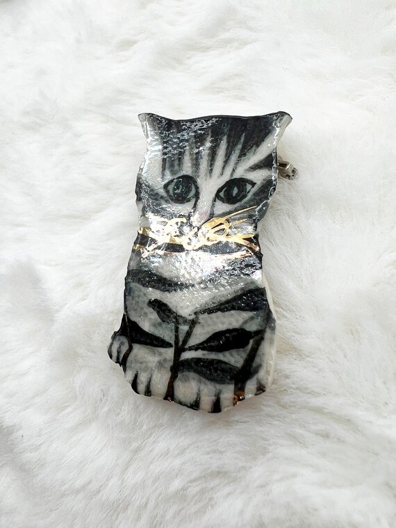Vintage Adorable Resin Tabby Cat Kitten Brooch Pi… - image 3