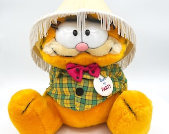 RARE Vintage 9&quot; Tall Garfield With Big Button “Born to Party” Lamp Shade On Head DAKIN Plush w/Tags 1981,Collectible Garfield Plush