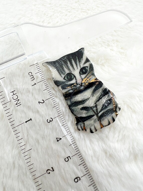 Vintage Adorable Resin Tabby Cat Kitten Brooch Pi… - image 5