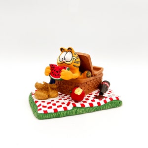 Garfield The Gourmet Picnic Figurine Jim Davis Archives Studio Danbury 1993