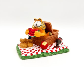 Garfield The Gourmet Picnic Figurine Jim Davis Archives Studio Danbury 1993