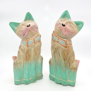 Pair of Vintage Folk Art Wooden Carved Painted Cats,Hand Carved Siamese Cat Bookends,large Sitting Cat figurines in Pink and Turquoise