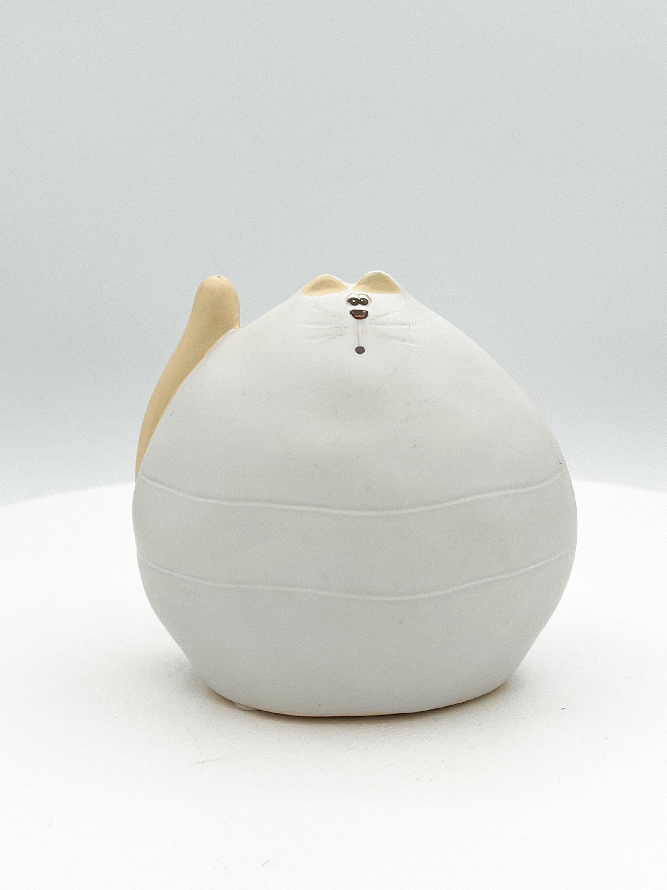 Minimalist Ceramic Fat Cat Figurine – White Chubby Cat Home Decor – Cute Handmade Pottery Sculpture – 11cm Tall Whimsical Cat Gift