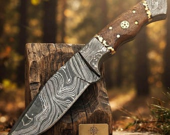 Handmade Damascus Steel Hunting Knife: Rose Wood Handle, Leather Sheath