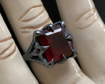 The Dark Embrace Ring - Hessonite Garnet
