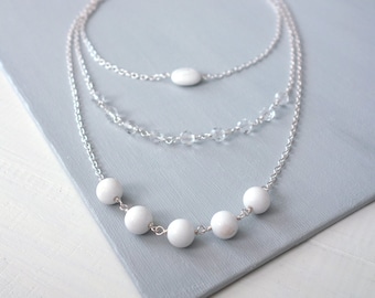 Ensemble de colliers à chaînes empilables Ensemble de trois colliers à superposition de perles de verre et de pierre howlite en agate blanche pour femme