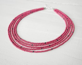 Gargantilla de cuentas en capas con cuentas de semillas rosas y grises, joyería multifilamento para mujer