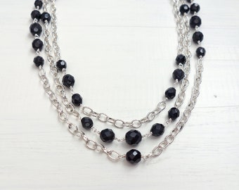 Collier multi-rangs en perles de verre à facettes noires pour femme