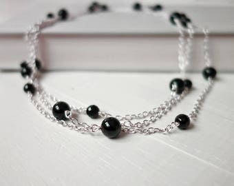 Collier long croisé avec pierres d'onyx noir Collier long croisé avec chaîne raffinée minimaliste pour femme
