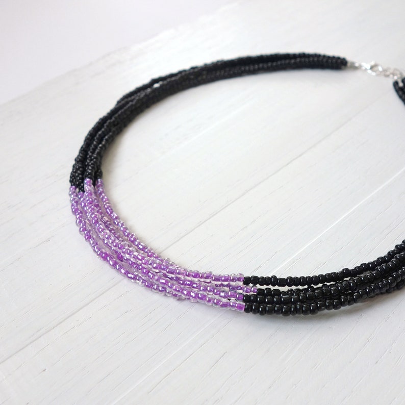 Collier ras de cou en perles multi-rangs Collier en couches superposées de perles de rocaille violettes noires pour femme image 5