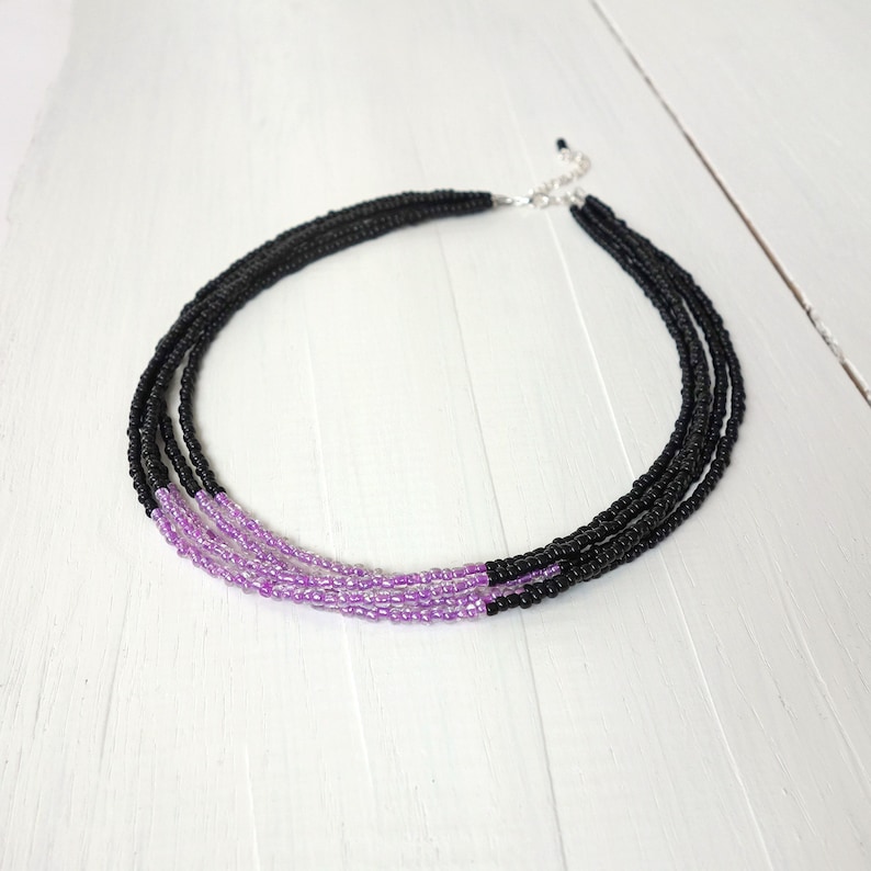 Collier ras de cou en perles multi-rangs Collier en couches superposées de perles de rocaille violettes noires pour femme image 1