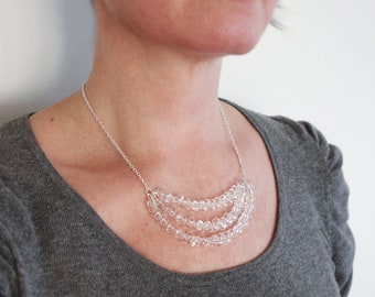 Collier plastron tendance, gouttes de verre transparent, collier minimaliste à plusieurs brins, collier de perles superposé fait main pour femme