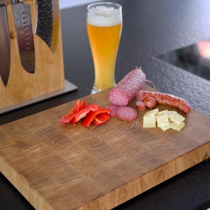 Handgefertigtes-Strinholz-Schneidebrett mit Öl-Finish