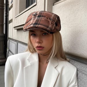 Women&#39;s Brown Plaid Newsboy Hat | Vintage Plaid Baker Boy Cap | Y2K Aesthetic Bow Detail Hat | Cute Retro Summer Fashion Newsboy Mature Hat