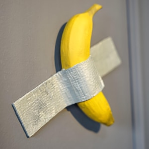 Estatua de plátano con cinta adhesiva, plátano con cinta adhesiva, pintado a mano, escultura de bellas artes, decoración de pared con figura de plátano, arte escultural divertido de plátano