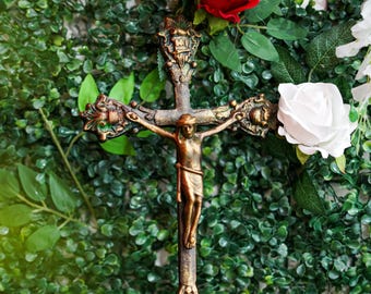 La Pasión de Cristo, Estatua del Crucifijo de Jesús – Cruz de Resina – Regalo Cristiano Religioso para Decoración del Hogar 34 x 18 cm (13'' x 7'' inç)