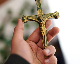 La Pasión de Cristo, Estatua del Crucifijo de Jesús – Cruz de Resina – Regalo Cristiano Religioso para Decoración del Hogar 20 x 10 cm (8'' x 4'' inç)